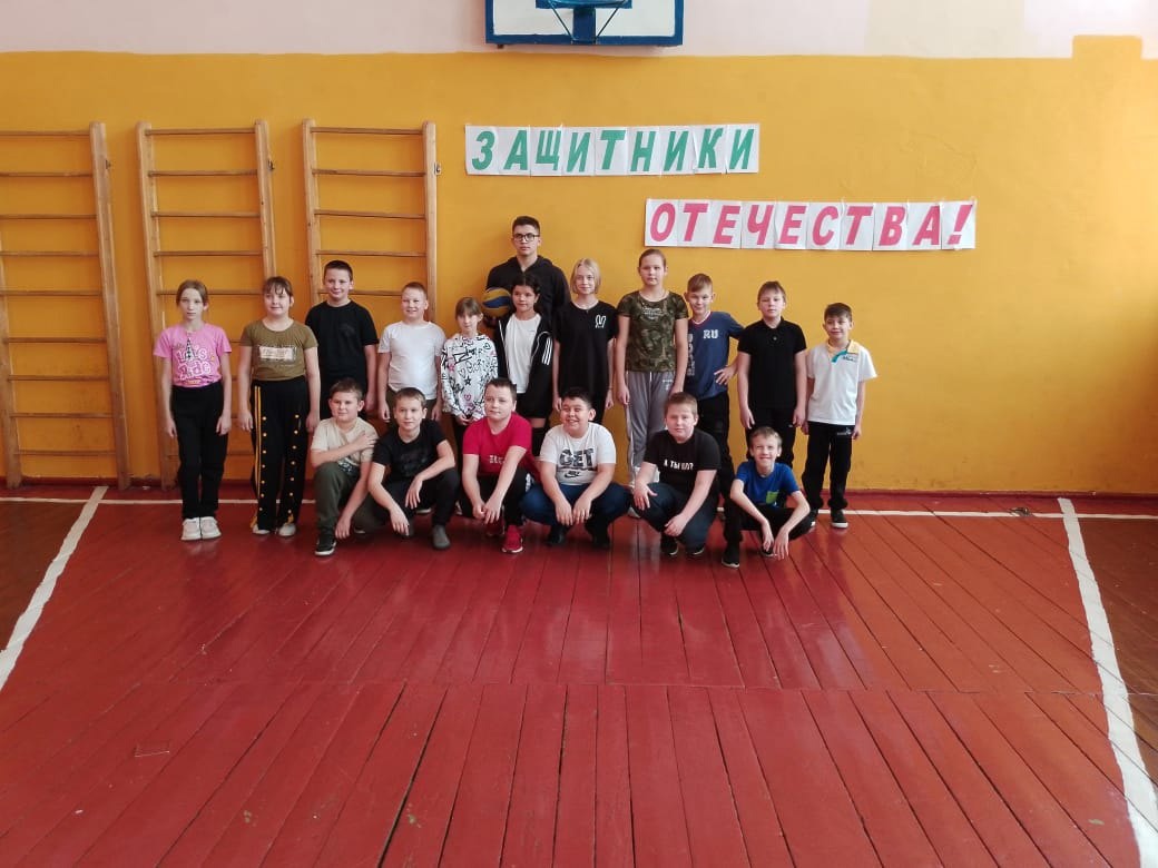 Соревнования по пионерболу 4-5 класс.